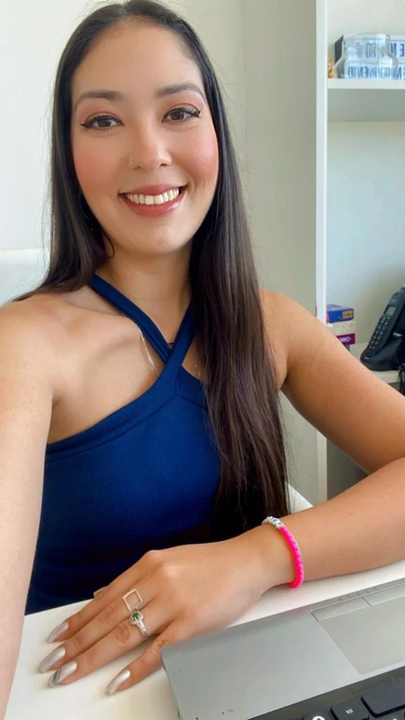 Nutricionista Izabella Azeredo em seu consultório
